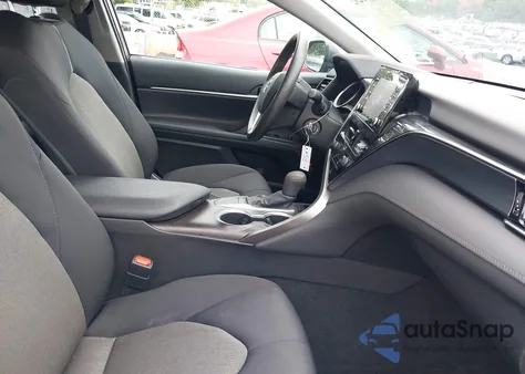 2022 Toyota Camry Le из США, поврежденный, VIN 4T1C11AK2NU652064